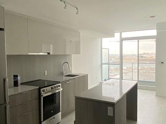 3rd image of 31 Tippett Rd #651