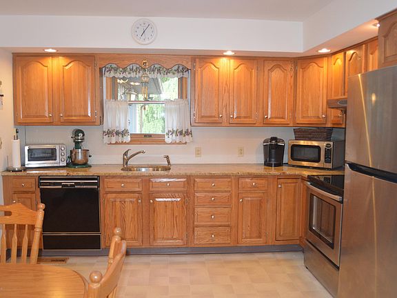 2nd image of 3249 Coyne Ave