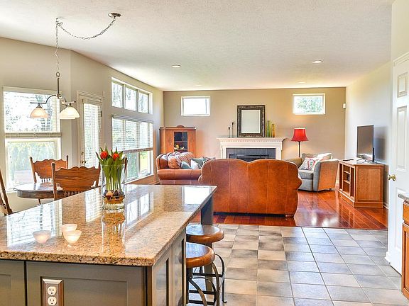 5th image of 6891 Park Mill Dr