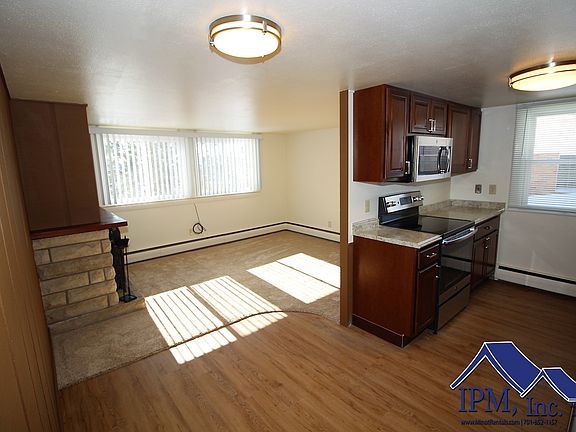 1027 Delmar KitchenLR Watermarked_09242020