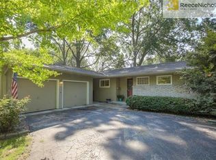 5921 W 78th St, Prairie Village, KS 66208