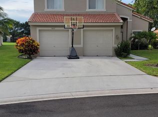 8077 Pelican Harbour Dr, Lake Worth, FL 33467