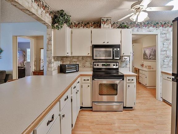 5th image of 302 Hickory Stick Ct