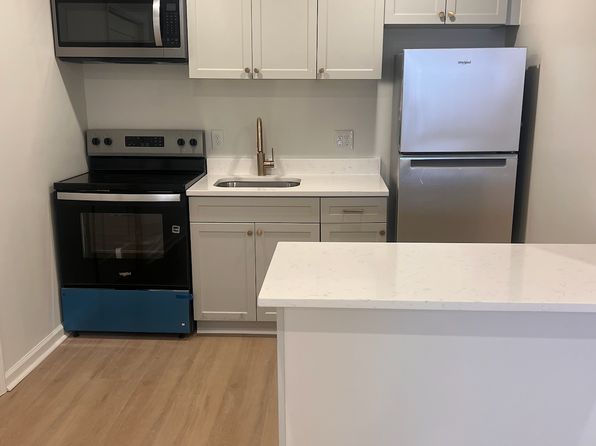 711 Fairfield Ave #204