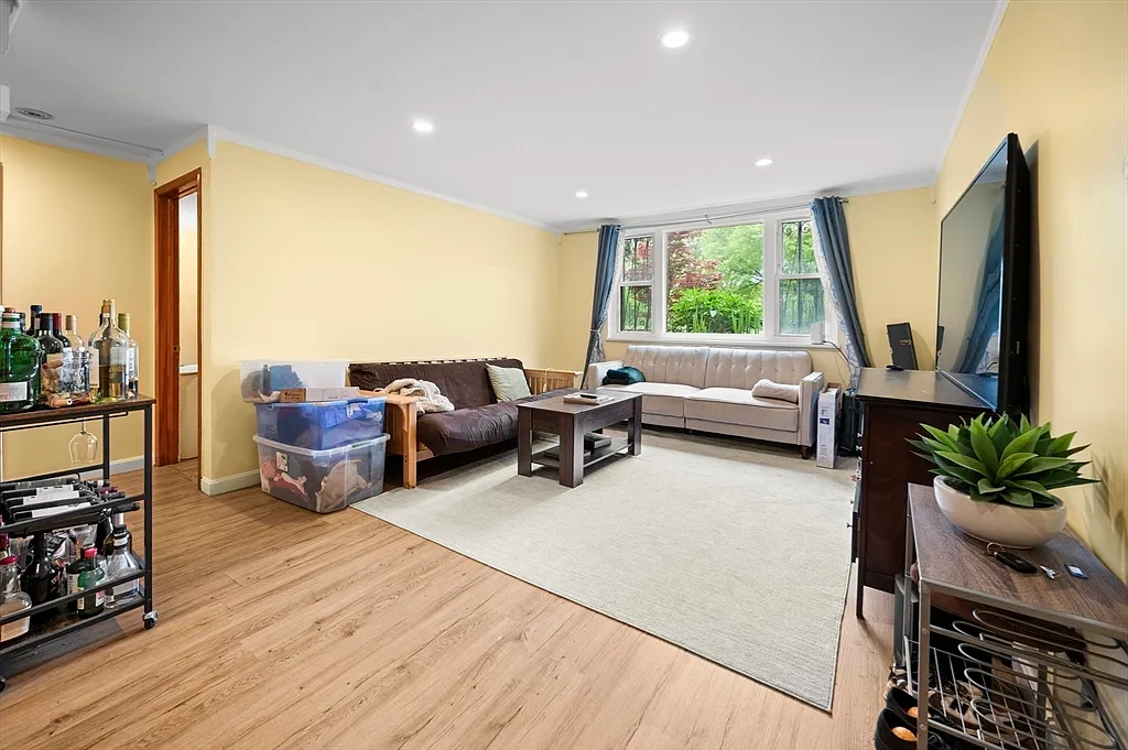 2 bed, 714 sqft, $2,500 — Photo 2