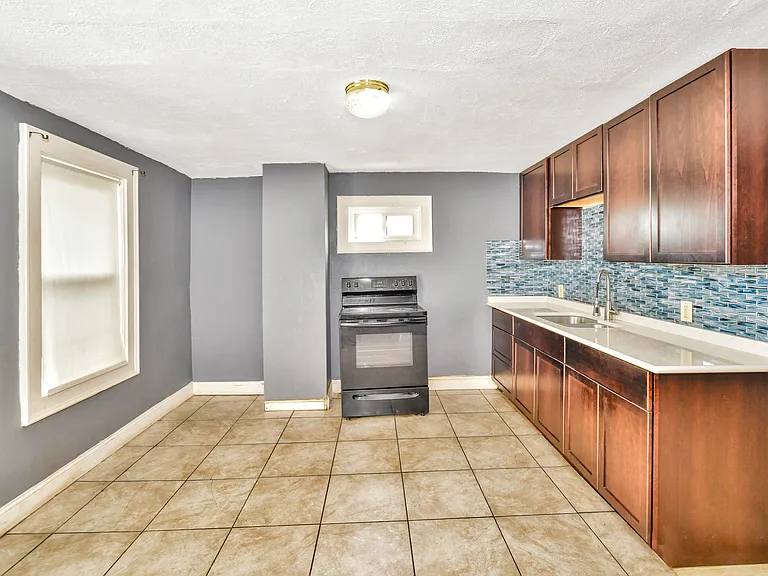 10 Milton St #2 — Photo 7
