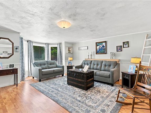 3rd image of 1419 S Margrave St
