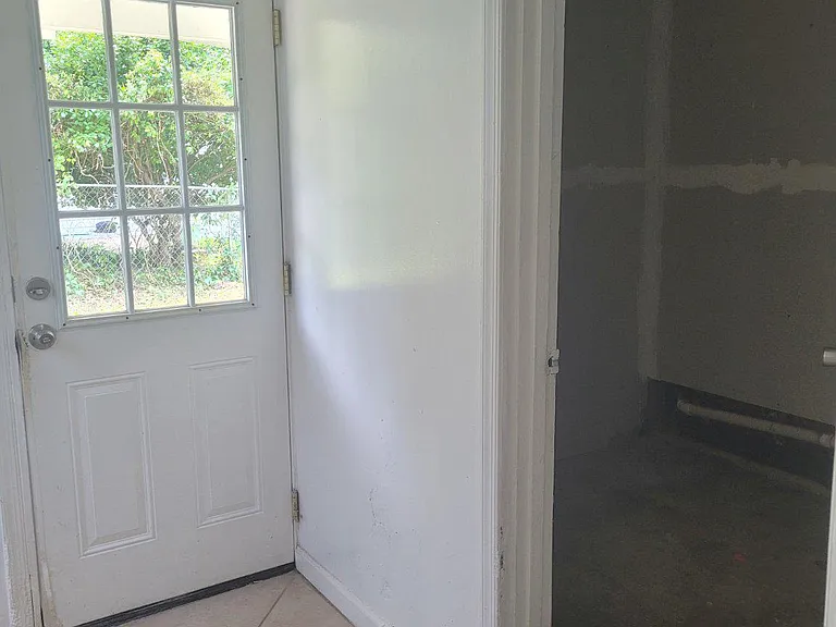 6818 Rolling Rd — Photo 6