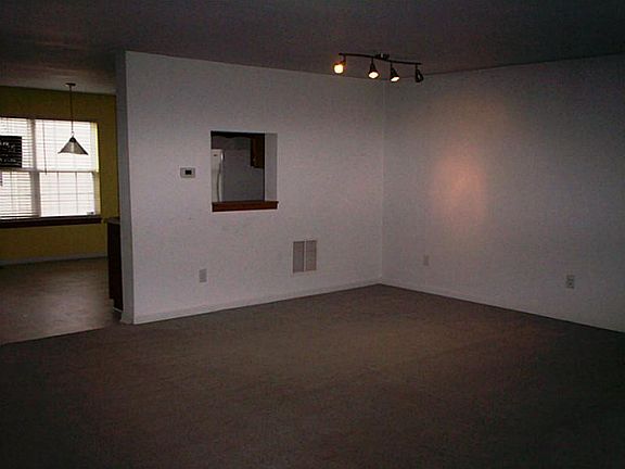 3rd image of 3114 Armory Dr