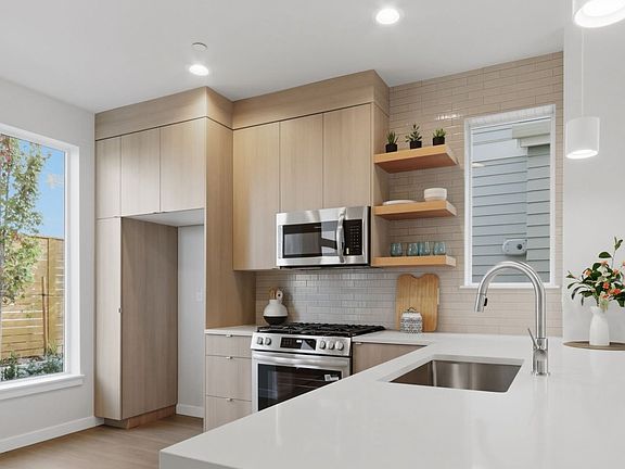 5th image of 2492 SE 67th Ave