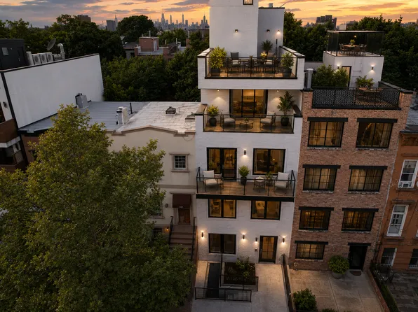 461 Lexington Avenue image 1 of 14