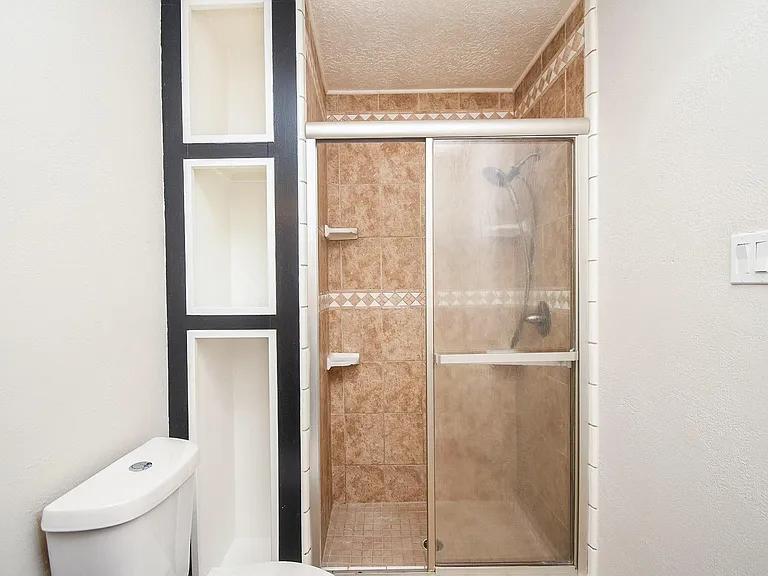 6906 Grant Dr — Photo 33