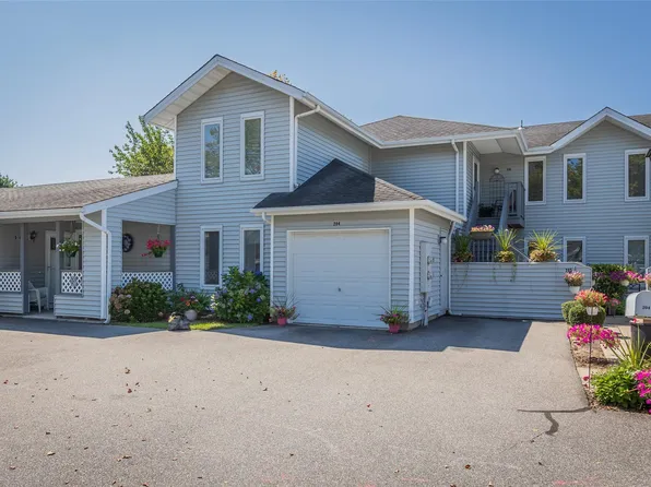 204 Elton Court W, Saint James, NY 11780