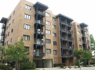 9332 Landings Ln UNIT 303, Des Plaines, IL 60016