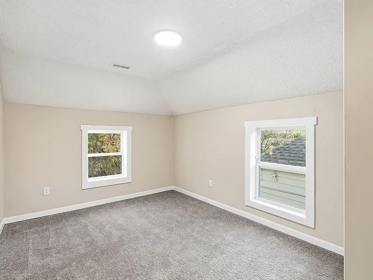 1310 Oakwood Ave — Photo 14