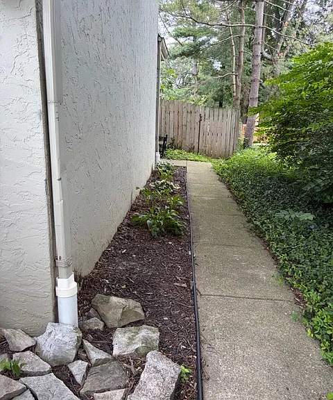 938 Bluffway Dr — Photo 2