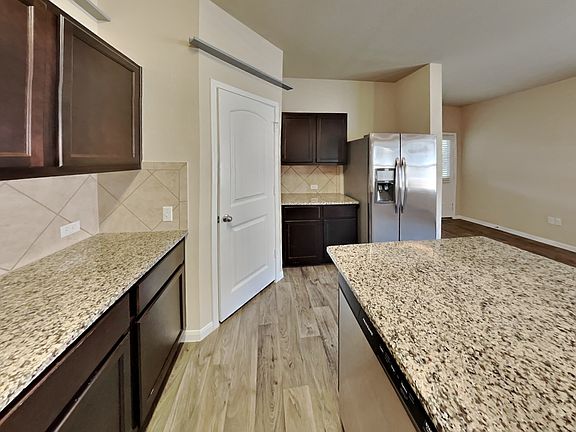 3rd image of 451 Cibolo Creek Dr
