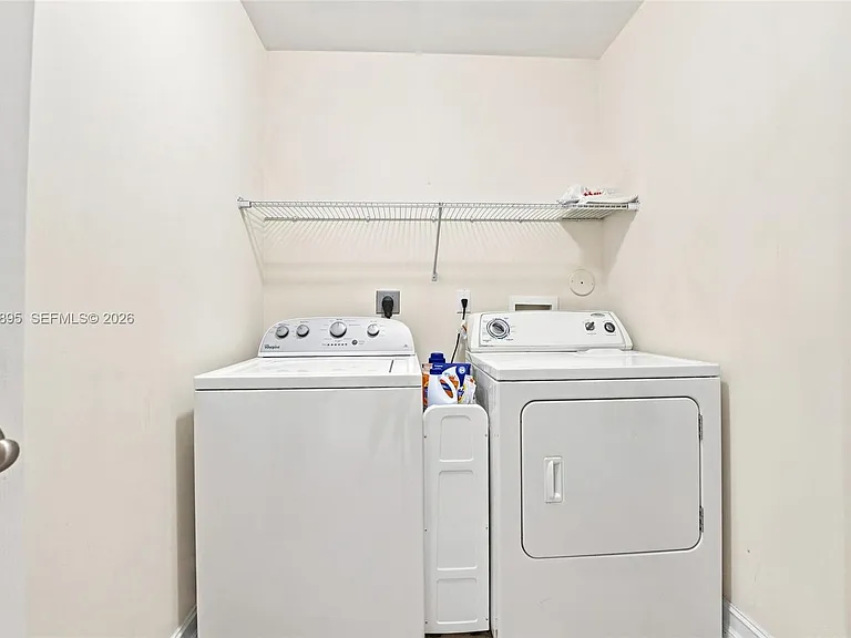1419 SW 21st Ct — Photo 39