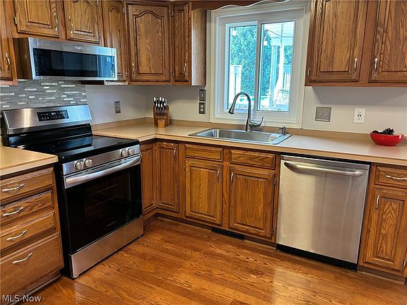 5th image of 329 Carol Ln