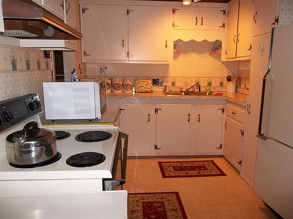 2nd image of 9477 Arapaho Ln