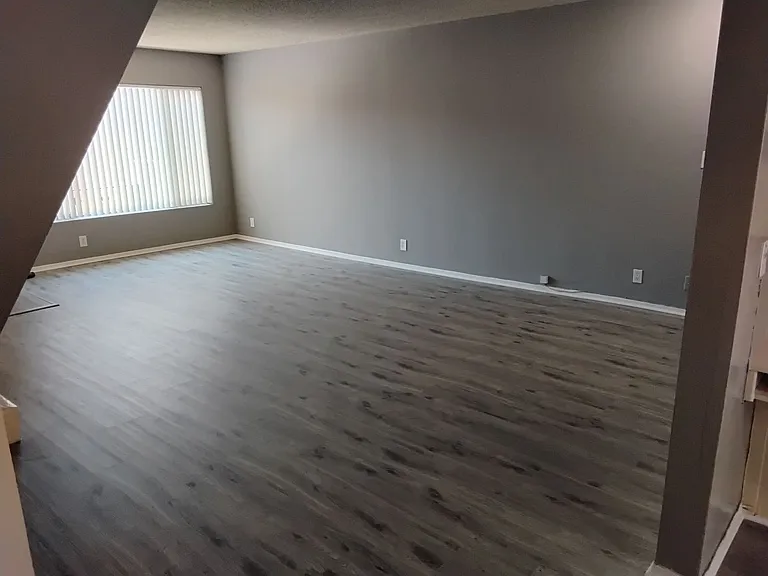 880 Victor Ave — Photo 14