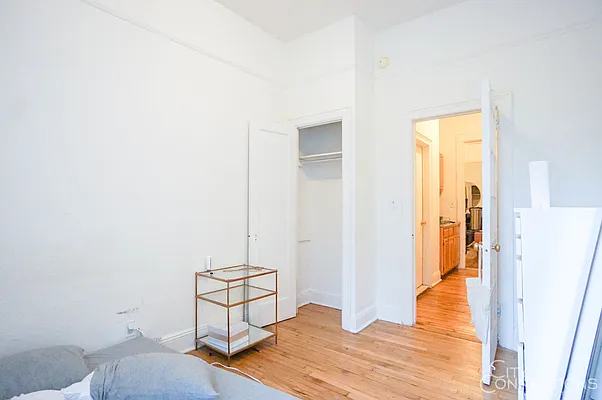 Rented by City Connections Realty | media 15