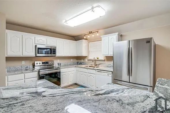 2725 Marsha Ln — Photo 6