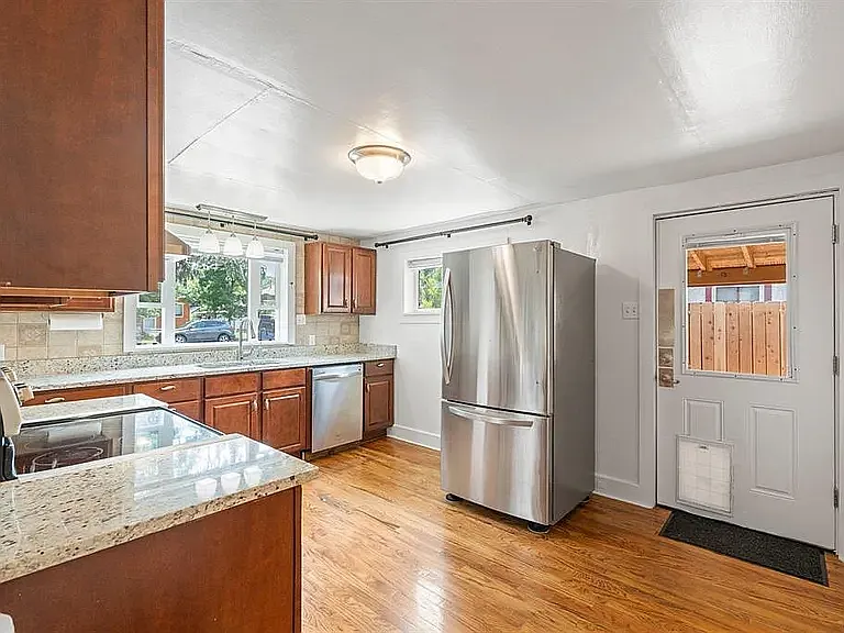 2 bed, 900 sqft, $2,500 — Photo 4