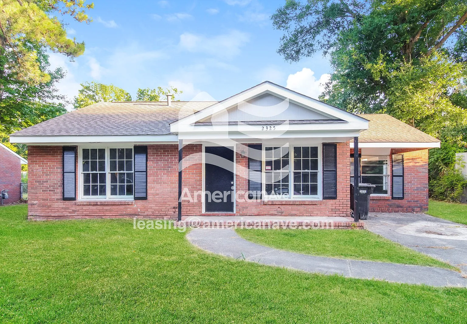 3 bed, 1.0 bath, 1300 sqft, $1,010 — Photo 1