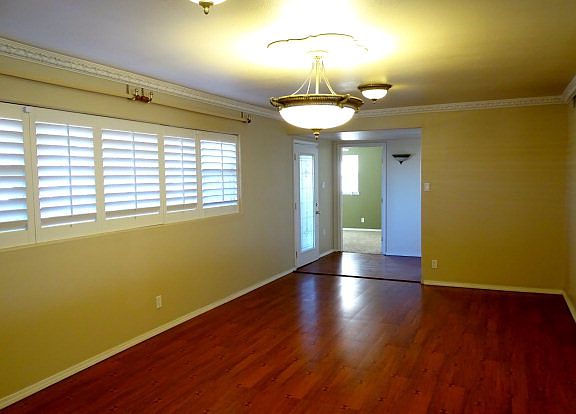 2nd image of 1407 Rosewood Ave