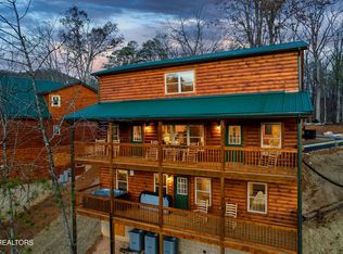 809 String Run Way, Pigeon Forge, TN 37863
