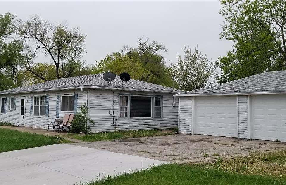 2nd image of 2953 SE California Ave