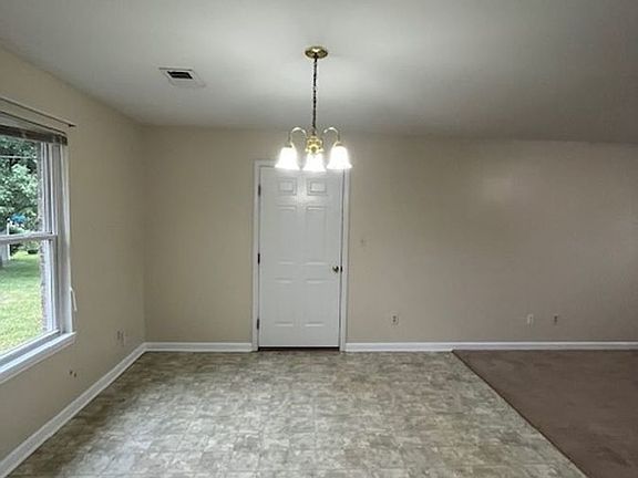 4th image of 102 W Joann Dr