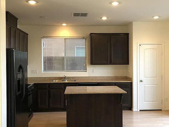 4th image of 10108 Glen Aire Ave