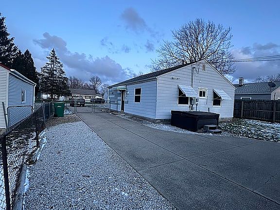 5th image of 4732 Marigold Rd