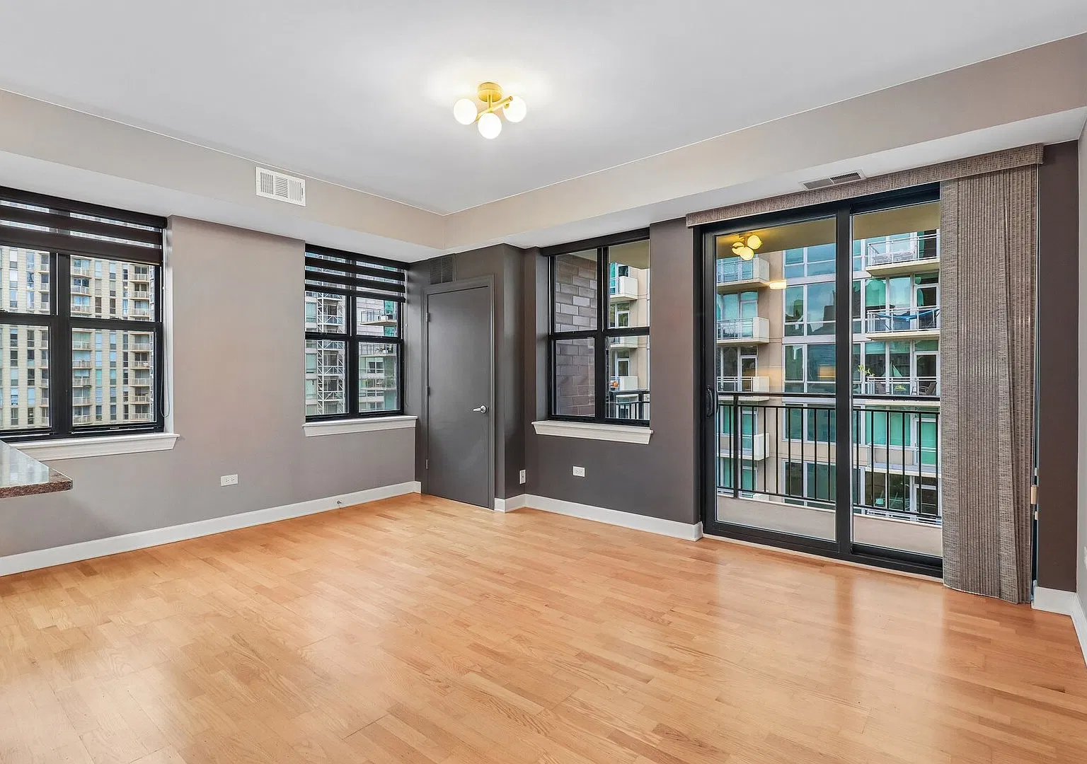 2 bed, 2.0 bath, 1100 sqft, $3,950 — Photo 4