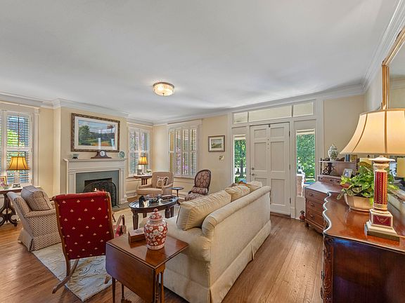3rd image of 289 Kenilworth St