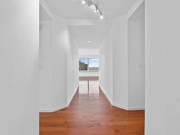 5th image of 150 W 56th St APT 6104