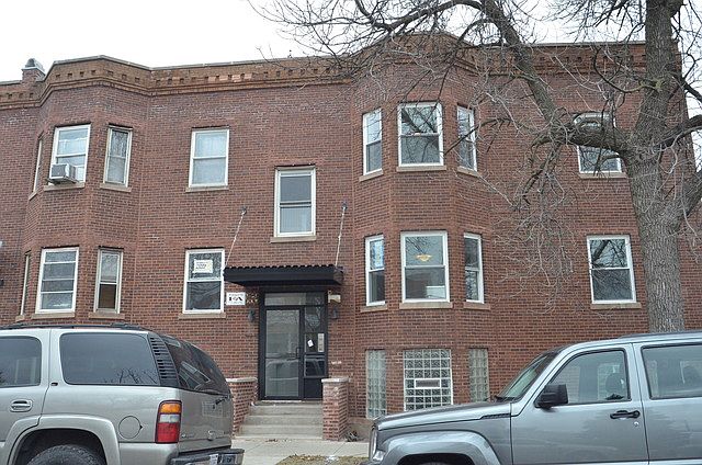 1st image of 3450 W Waveland Ave APT 2F