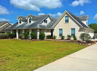 3011 Royal Palm Dr, Mont Belvieu, TX 77523