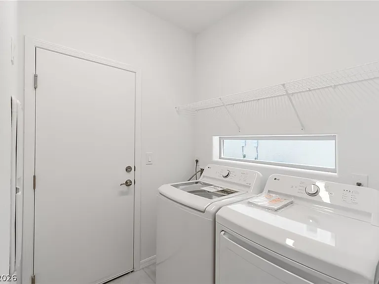 5733 Tioga Way — Photo 9
