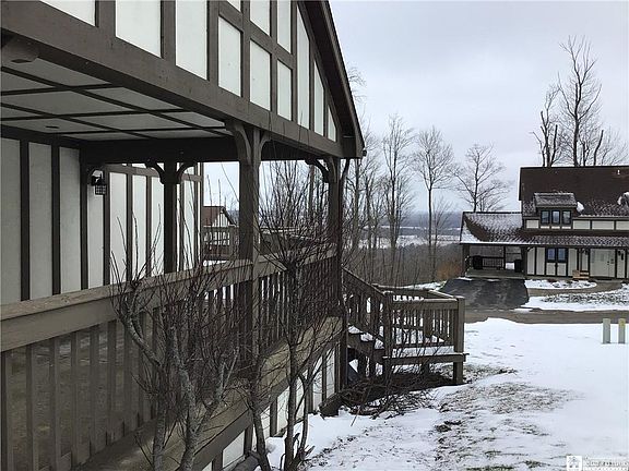 3rd image of 8253 Canterbury Dr