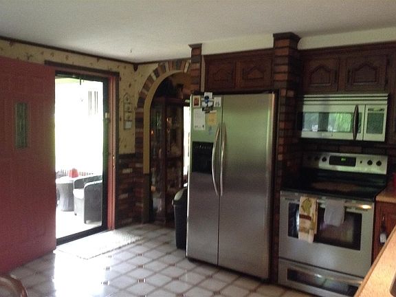 2nd image of 75 Toms Ln