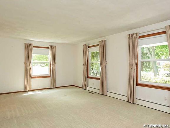 5th image of 68 Woodside Dr
