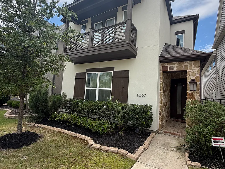 1037 Drew Ln — Photo 2