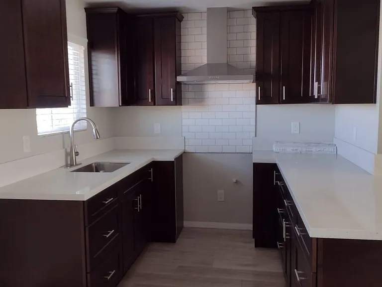 1551 Riverside Dr — Photo 5