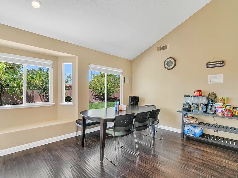 25207 Parkcrest Dr — Photo 7