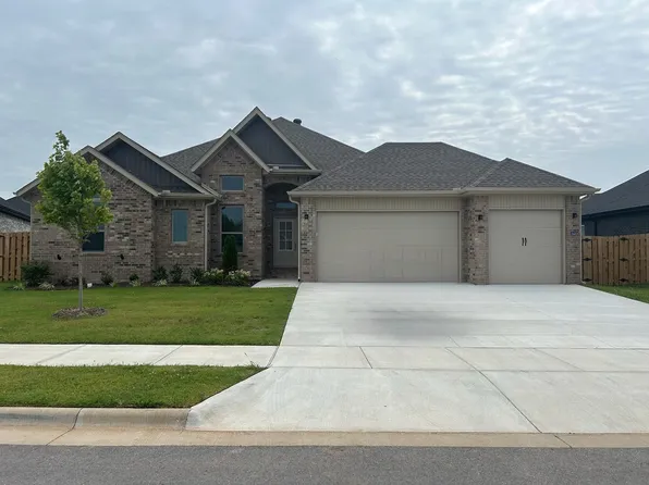 2412 Salmon St, Pea Ridge, AR 72751