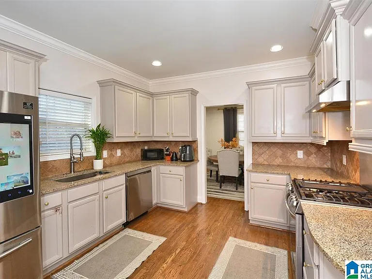 221 Castlehill Dr — Photo 5