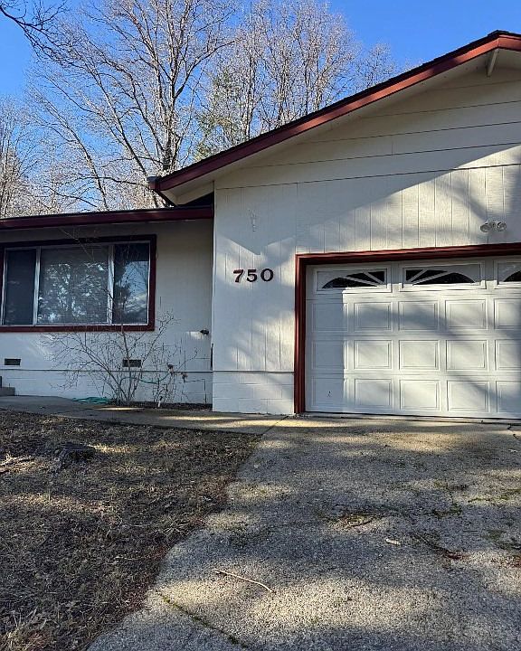 1st image of 750 Sullivan Ave